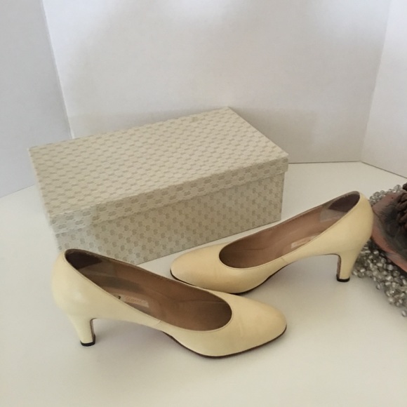 Vintage Gucci Heels - Picture 5 of 6